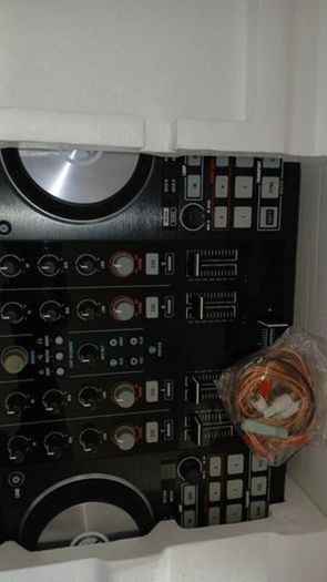 Native Instruments Traktor Kontrol S4 MK2 &Headset