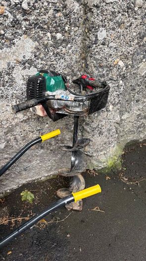 Portable petrol powered hole drilling hand operate