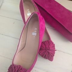 Ladies shoes,size 5