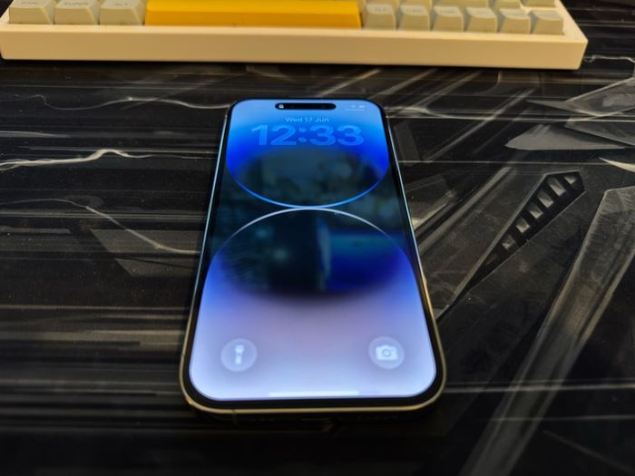 Mint iPhone 14 Pro and over 30 cases