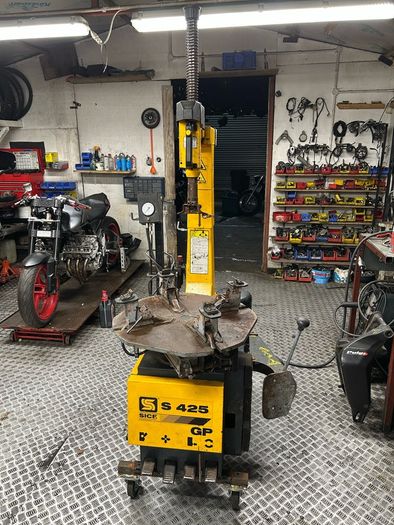 tyre machine