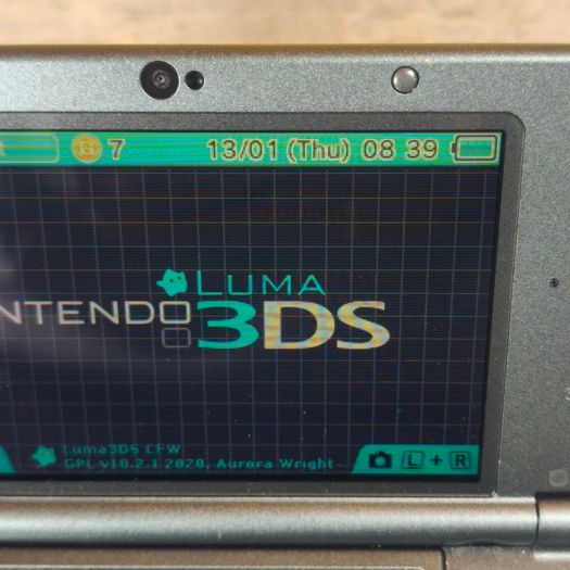 New Nintendo 3ds xl 128gb sd card hshop 1000s games for free VGC