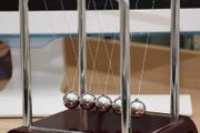 Newton's Cradle Balance Pendulum, Physics Learning Desk Toy, Swinging Kinetic Balls for Home, Office Decoration, Stress Relief, Fun Science Fidget Accessories (18 x 18 x 15 cm)