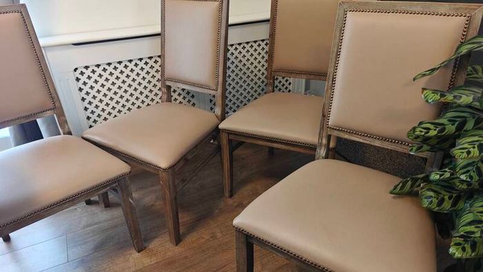 Round kitchen table & Chairs