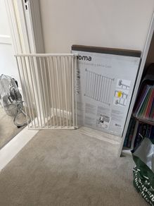 Baby gate (wall fixed)