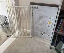 Baby gate (wall fixed)