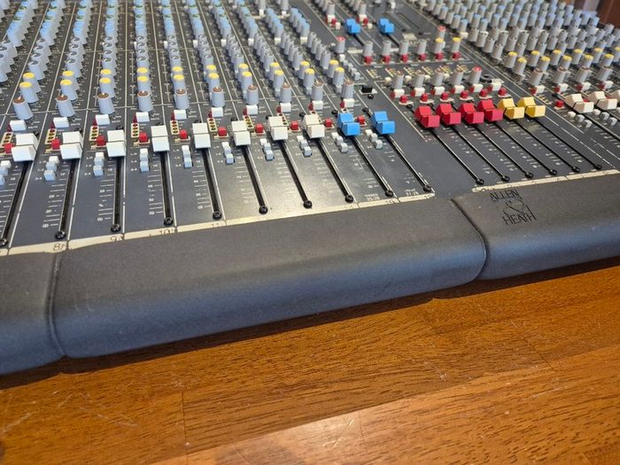 Allen & Heath GL2200 24-Channel Mixer in Flight Case