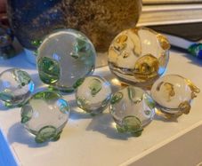 Glass pigs