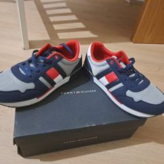 Tommy Hilfiger runners