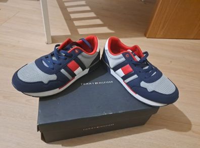 Tommy Hilfiger runners