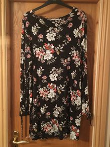 Dress black jersey with floral design Size 18