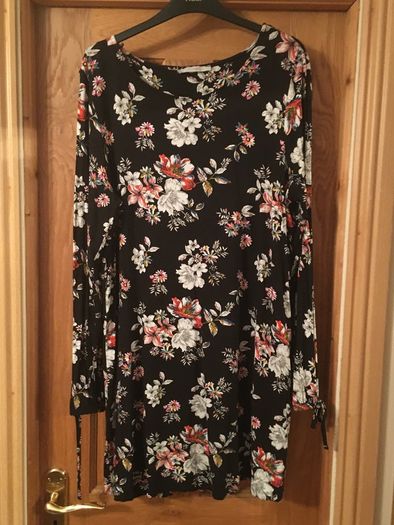 Dress black jersey with floral design Size 18