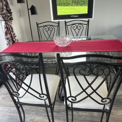 Dining table and 4 chairs