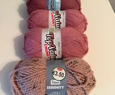 5 balls of blush pink yarn wool