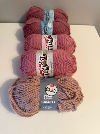 5 balls of blush pink yarn wool
