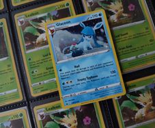 Glaceon ! Promo ! Holo ! Sword and Shield Era ! 2022 ! Pokemon Card ! Eeveelution !