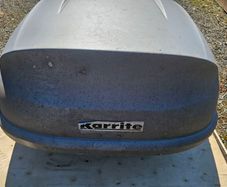 Karrite roof box with Thule roof clamps