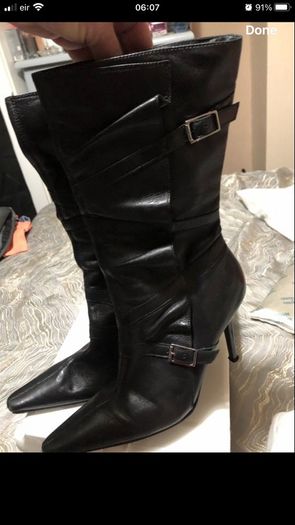 Ladies stunning boots size 5
