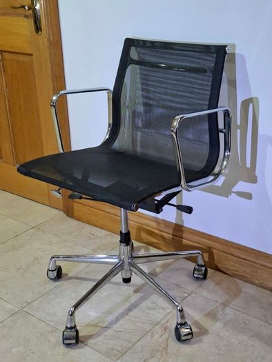 Replica Charles Eames Mesh Office Chairs