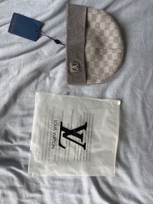 Lv hat