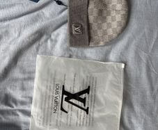 Lv hat