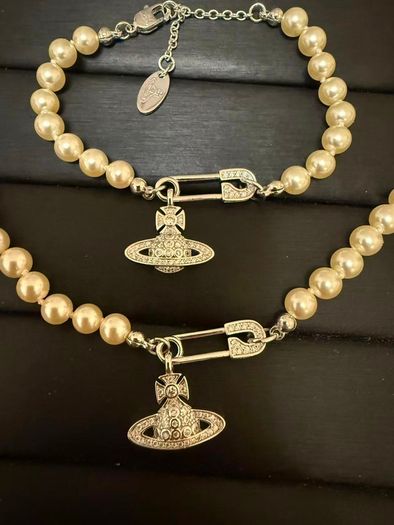 Pearl necklace and bracelet