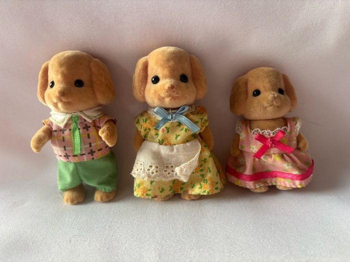 21 Sylvanian Families dolls