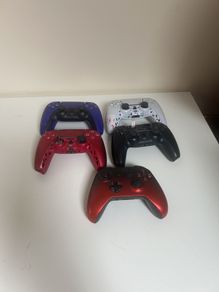 4 Ps5 controller and 1 Xbox controller for Parts