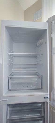 LOGIK 60/40 Fridge Freezer - White