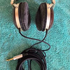 DENON AH-D7000 Closed back headphones