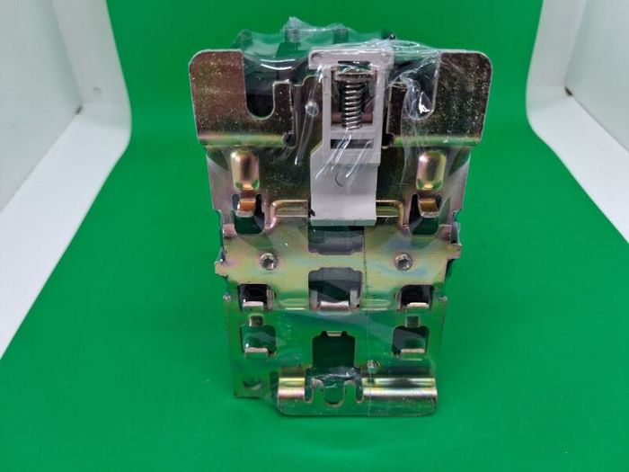 Postage - 2 Available x LC1 D6511 80A 600V 3P Telemecanique Contactor