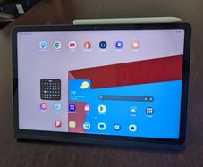 Samsung Galaxy S10 FE 128GB + pen + magnetic case/stand and cover