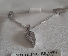 ladies silver chain and pendant