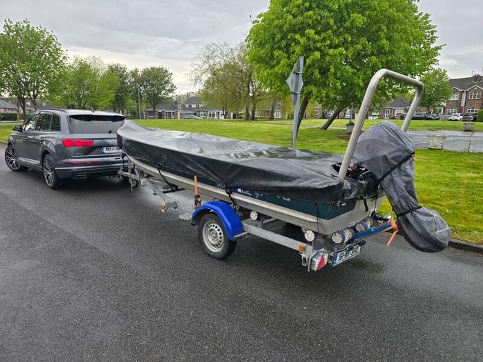 Boat "Lund 16ft Predator fishing boat with Livescope LVS32"