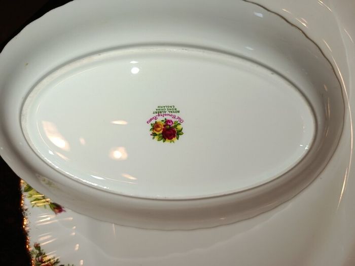 60 pieces Royal Albert Old country roses set with teapot and tureen