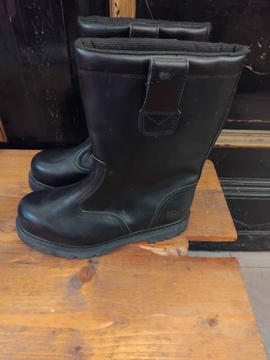 Size 7 Steel Toe boots new