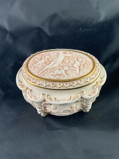 Vintage porcelain bowl with Cherubs
