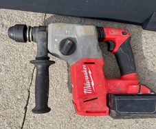 Milwaukee M18 CHX FUEL 18V 26mm SDS Plus Rotary Hammer Drill with an 8.0Ah battery