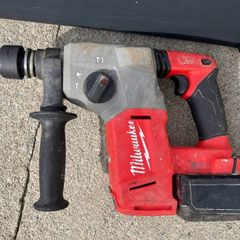 Milwaukee M18 CHX FUEL 18V 26mm SDS Plus Rotary Hammer Drill with an 8.0Ah battery