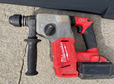 Milwaukee M18 CHX FUEL 18V 26mm SDS Plus Rotary Hammer Drill with an 8.0Ah battery