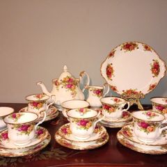 1962 Royal Albertwith The Old Country Roses Pattern.