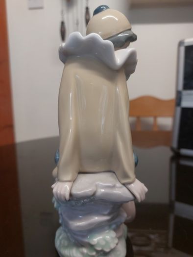 Nao by Lladro Figurine ' Wandering minstrel ' clown with Mandolin (MD50)