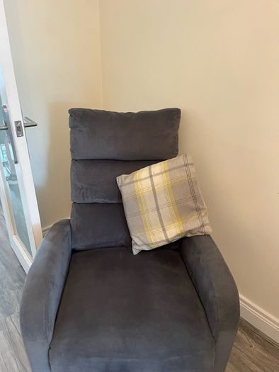 Recliner arm chair