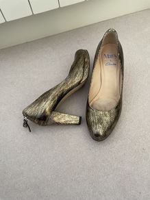 Gold leather court shoes size 6.5 EU 39