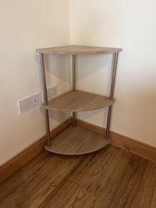 Corner shelving unit