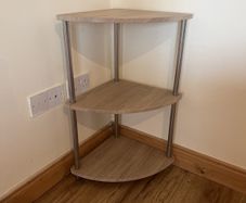 Corner shelving unit