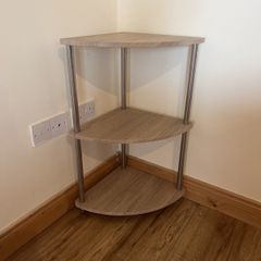 Corner shelving unit