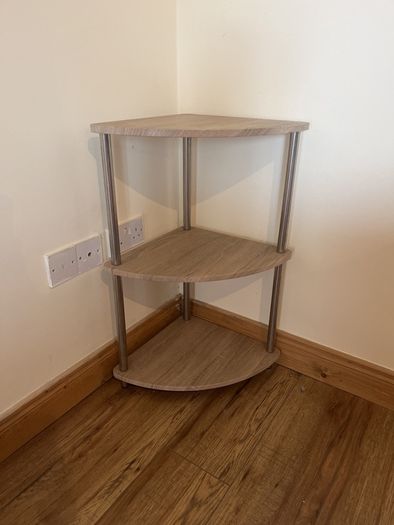 Corner shelving unit