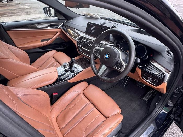 172 BMW 5-series 530e M - Neg