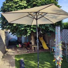 Garden parasol / Garden umbrella and base